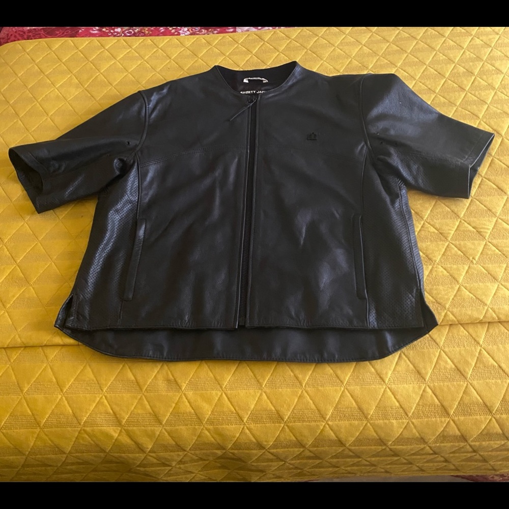 BLACK LEATHER SHORTY MOTORCYCLE RIDERS JACKET